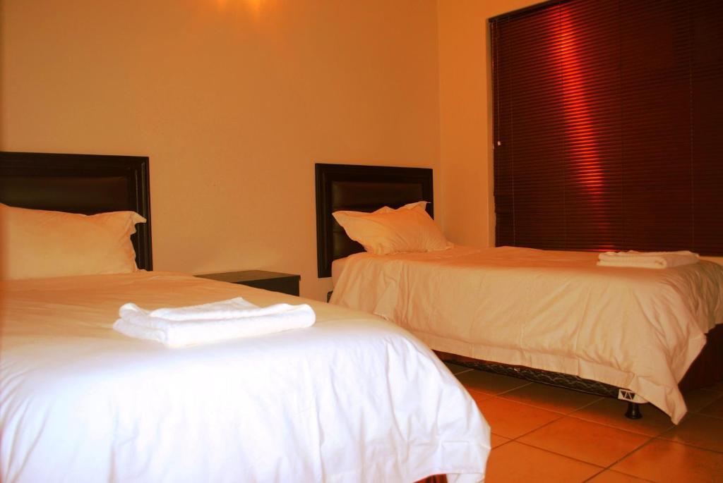 Palm Valley Inn And Day Spa Hartbeespoort Extérieur photo
