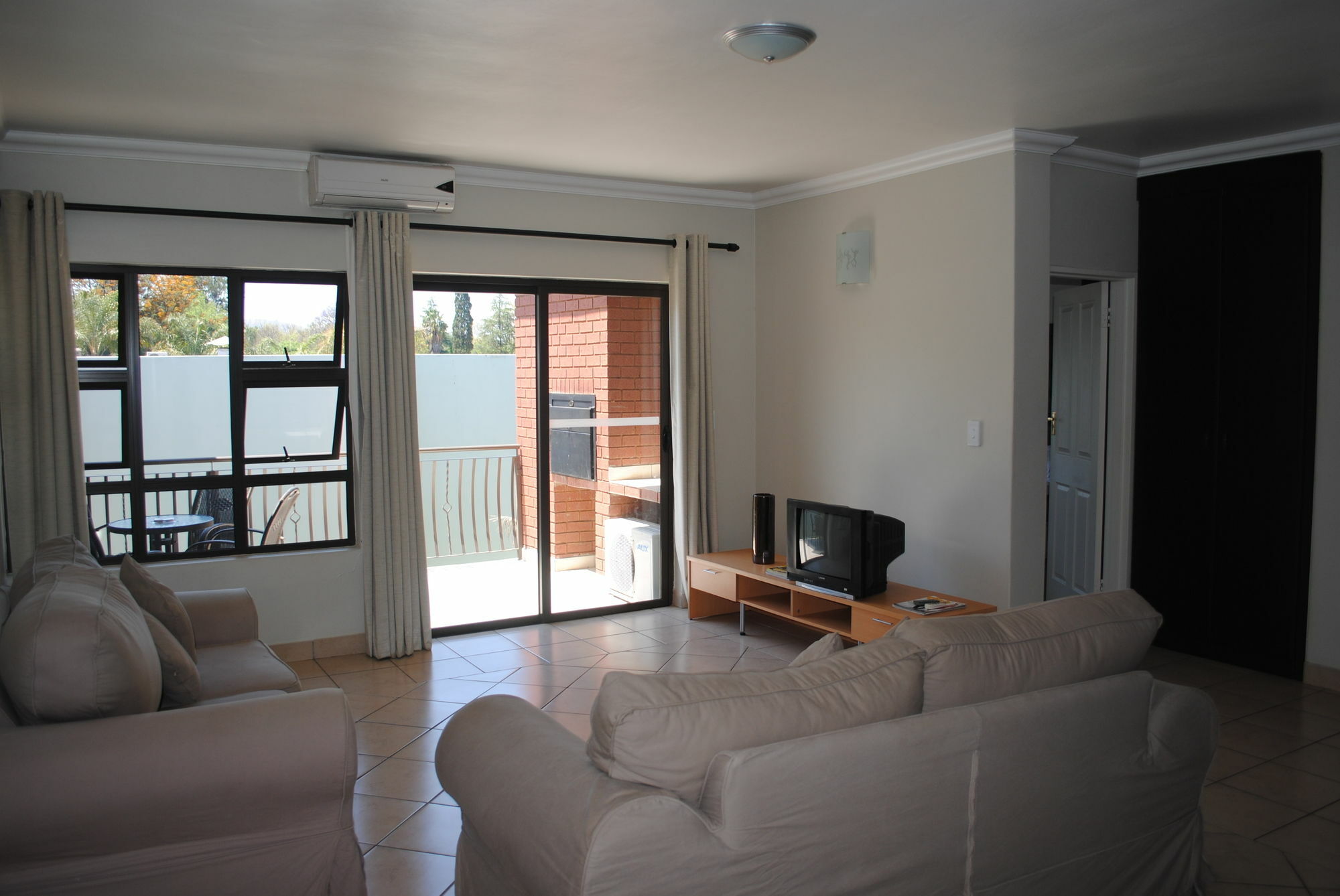 Palm Valley Inn And Day Spa Hartbeespoort Extérieur photo
