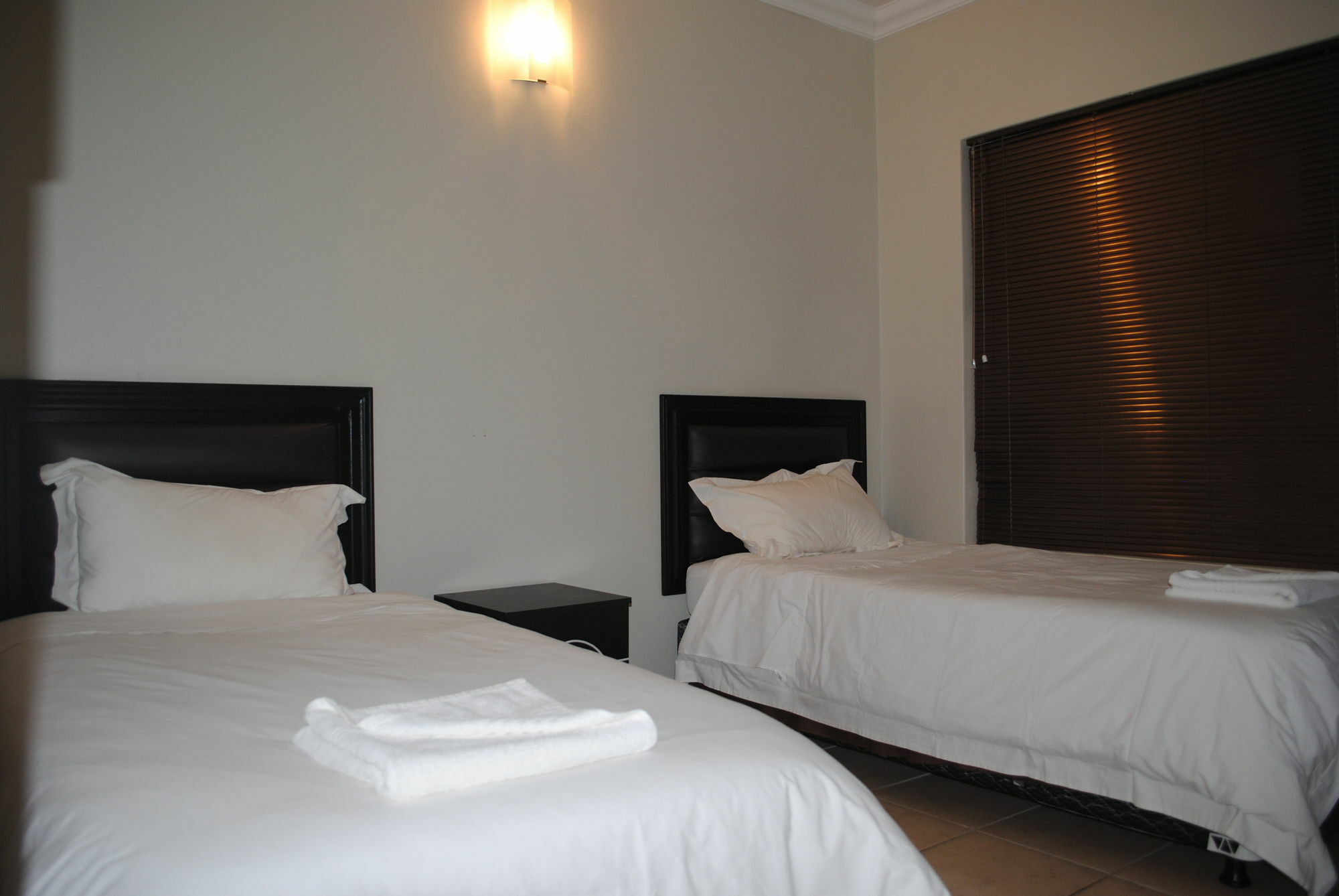 Palm Valley Inn And Day Spa Hartbeespoort Extérieur photo