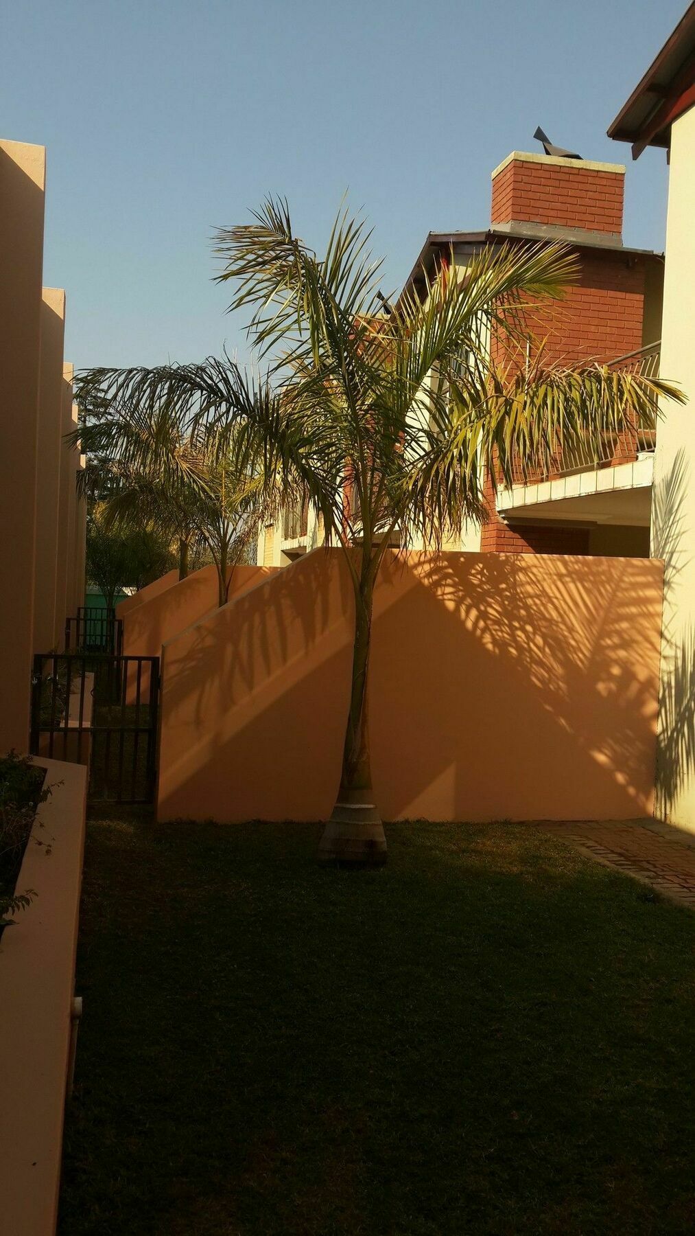 Palm Valley Inn And Day Spa Hartbeespoort Extérieur photo