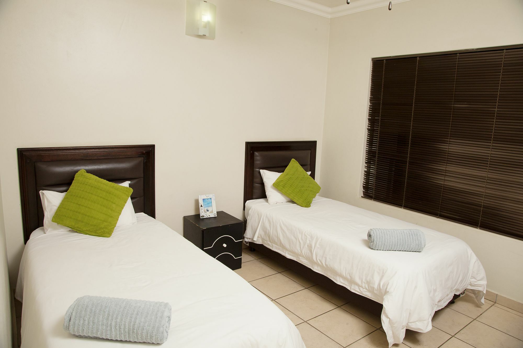 Palm Valley Inn And Day Spa Hartbeespoort Extérieur photo